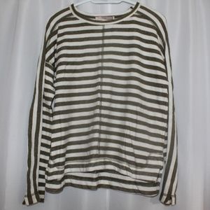 Black & white striped top